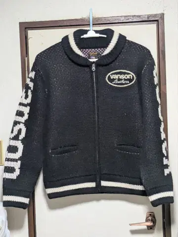 반손 카우친 스웨터 새상품 미사용