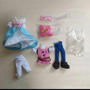 웨이크업 키스 디폴트 아웃핏