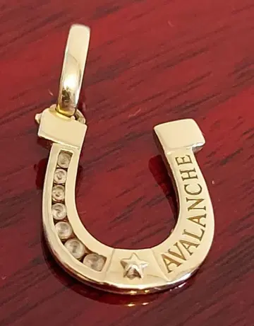 AVALANCHE 말발굽 펜던트 10K 골드