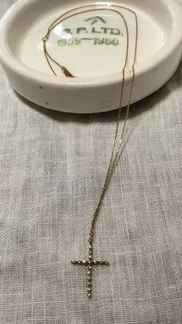 AGATHA 멜레다이아 크로스 목걸이 K10/십자가/10금/골드