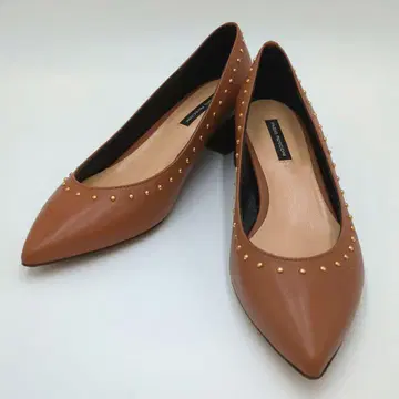 새상품급 파비오 루스코니 스터드 장식 펌프스 슬림 레그 카멜 37