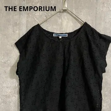 THE EMPORIUM 프렌치 슬리브 컷워크 자수 밑단 레이스 상의