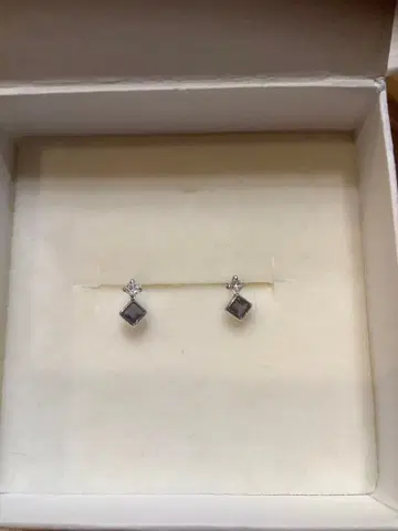 탄자나이트 14k WG 귀걸이 각인 있음