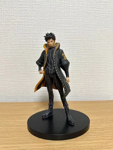 [원피스] 트라팔가 로우 피규어