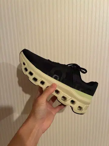 온 클라우드몬스터 On Cloudmonster 남성용 25.5 새상품