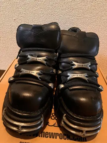 NEW ROCK 블랙 부츠
