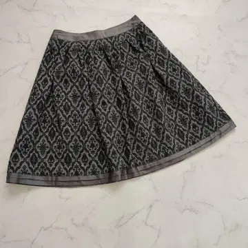 YUMA KOSHINO 기하학 패턴 플레어 스커트