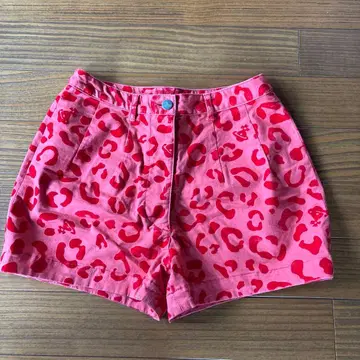 비비안 레오파드 무늬 숏팬츠 빨간색