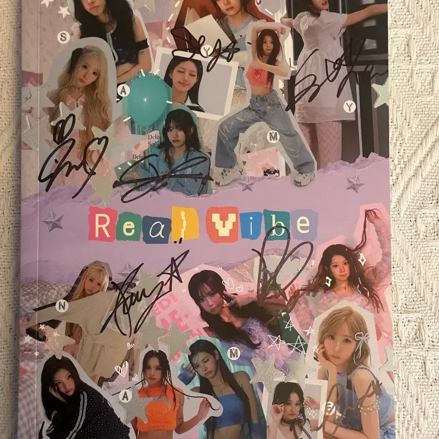 Fromis_9 limited edition zine version sealed on Bunjang Global Site.