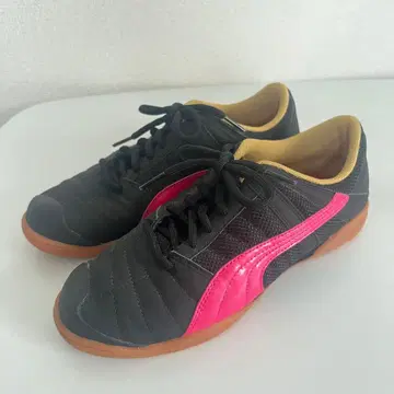 PUMA 풋살화 블랙/핑크 스니커즈 여성용