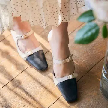 Her lip to Mademoiselle Mules