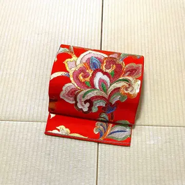 본 봉투 대담한 꽃덩굴 패턴 반짝이는 금사 홍홍색