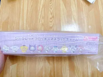 치이카와 산리오 콜라보 시크릿 플로키 마스코트 참 전 10종