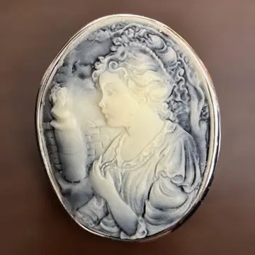 카메오 브로치 여성의 옆모습 조각