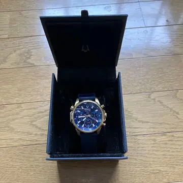 Bulova Marine Star 네이비 골드