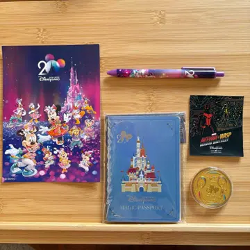 홍콩 디즈니 20주년 매직 여권 & 메달 호텔 한정판 카드 & 볼펜