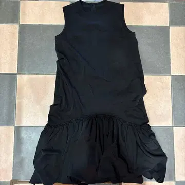 벌스데이 바쉬 슬리브리스 원피스 블랙