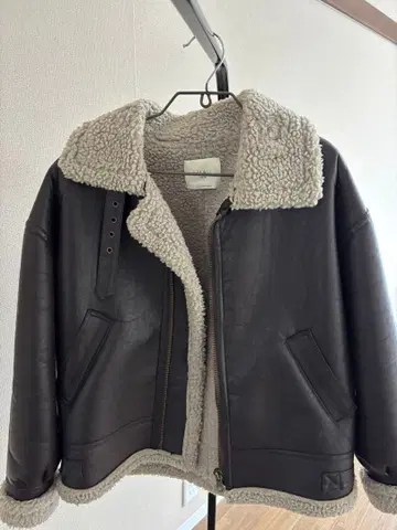 AMAIL 브라운 무스탕 코트