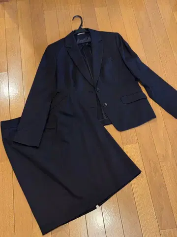 [새상품급] Precious 네이비 스커트 수트 15호