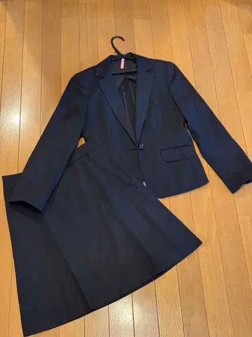 [ 새상품급 ] Precious 스트라이프 스커트 수트 13호