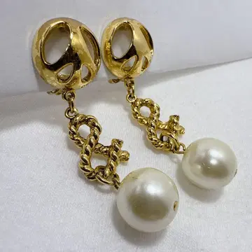 MOSCHINO 모스키노 골드 컬러 펄 귀찌