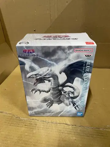 유희왕 듀얼몬스터즈 푸른 눈의 백룡 피규어