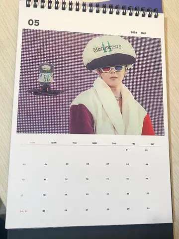 G-DRAGON 지용 2026년 탁상 달력