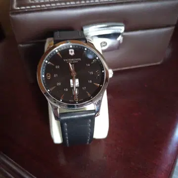 Victorinox 아날로그 손목시계 블랙