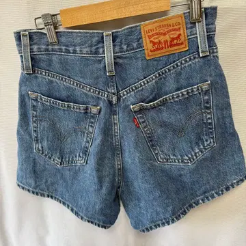 리바이스 하이웨스트맘 데님 숏팬츠 26