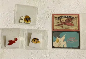 붉은 돼지 / 핀 배지 2종 / 메탈 참 / 레트로 스티커