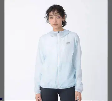 뉴발란스 후드 부착 윈드브레이커 라이트 블루