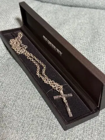 THE DEVIL'S OWN 크로스 목걸이 HYDE FAITH 투어