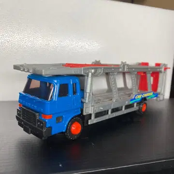 토미카 커리어 카