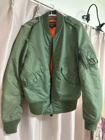 AVIREX MA-1 자켓 (카키)