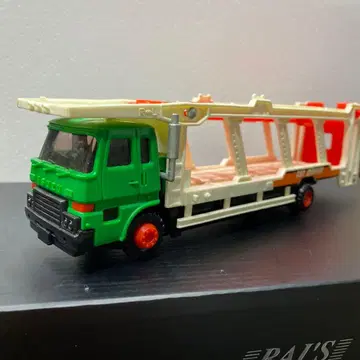 토미카 캐리어카