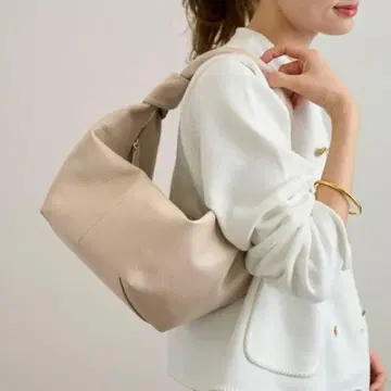 [ 컨디션 최상 ] AULENTTI KNOT BAG 가죽 원숄더백