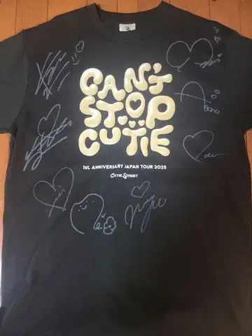 CUTIE STREET 큐스토 전원 친필 사인 티셔츠