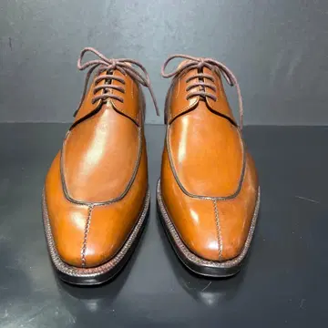 잘란 스리와야 브라운 가죽 드레스 슈즈 U 칩