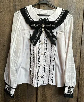 LIZLISA 하트 레이스 옷깃 블라우스