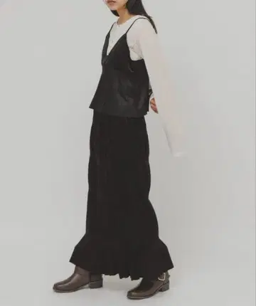 [ 택 포함 ] KBF 마조리카 플리츠 세퍼레이트 원피스 BLACK