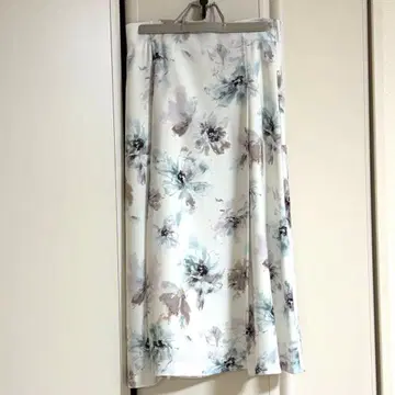 LAISSE PASSE 꽃무늬 롱 스커트