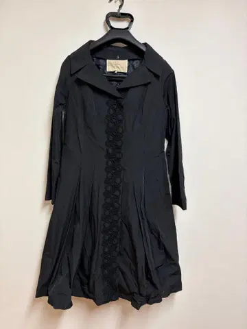 Sybilla 블랙 플레어 실루엣 롱 코트 시빌라