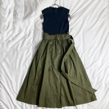 새상품급 유니버셜 뮤즈 슬리브리스 니트 도킹 벨트 원피스