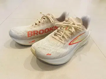 BROOKS 하이페리온 2 러닝화 화이트 23.5cm