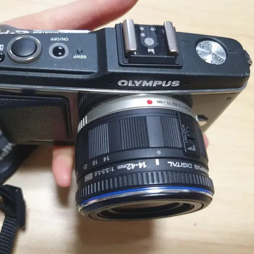 올림푸스 E-PL2 미러리스 카메라 14-42mm 렌즈