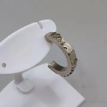 [ 단종 레어 ] 폴스미스 귀걸이 카빙 로고 후프