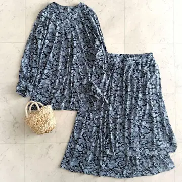 새상품급 로라 애슐리 꽃무늬 티셔츠 스커트 셋업 블루