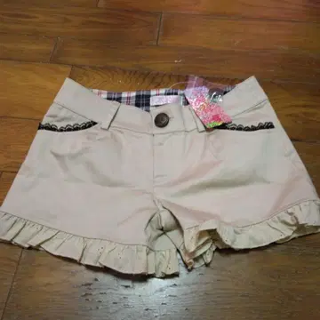TRALALA 베이지 프릴 달린 숏팬츠
