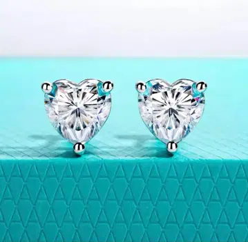최고급 모이사나이트 하트 셰이프 컷 귀걸이 0.5ct