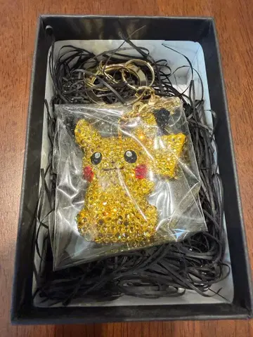 CRYSTAL STONE 앉은 피카츄 백참